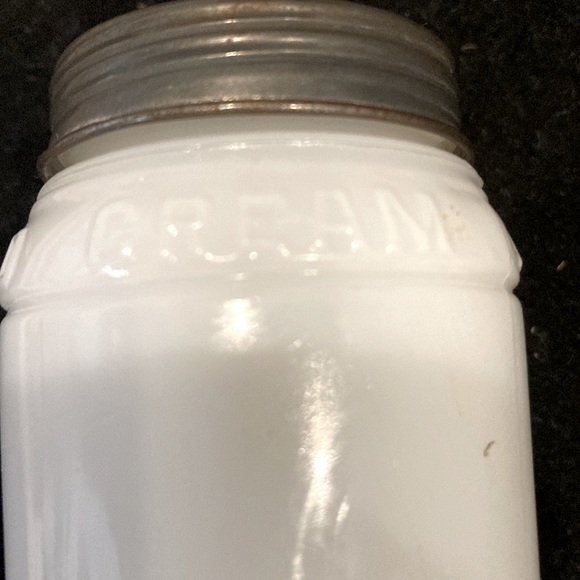 Antique milk glass jars good condition - Picture 4 of 5